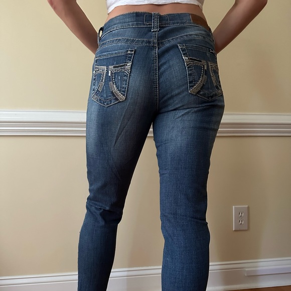 Seven7 skinny easy fit jeans. Size 8. Like new! - Picture 4 of 8